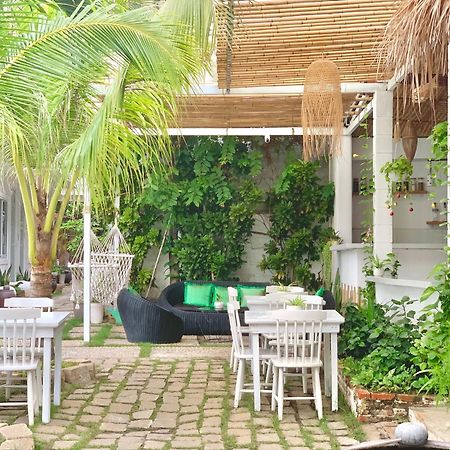 Hotel A L Y S S A Seaside Muine Mũi Né Exterior foto